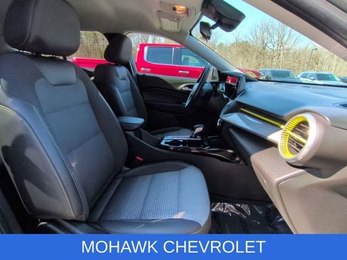Certified 2025 Chevrolet Trax LT w/ LT Convenience Package FWD image 27