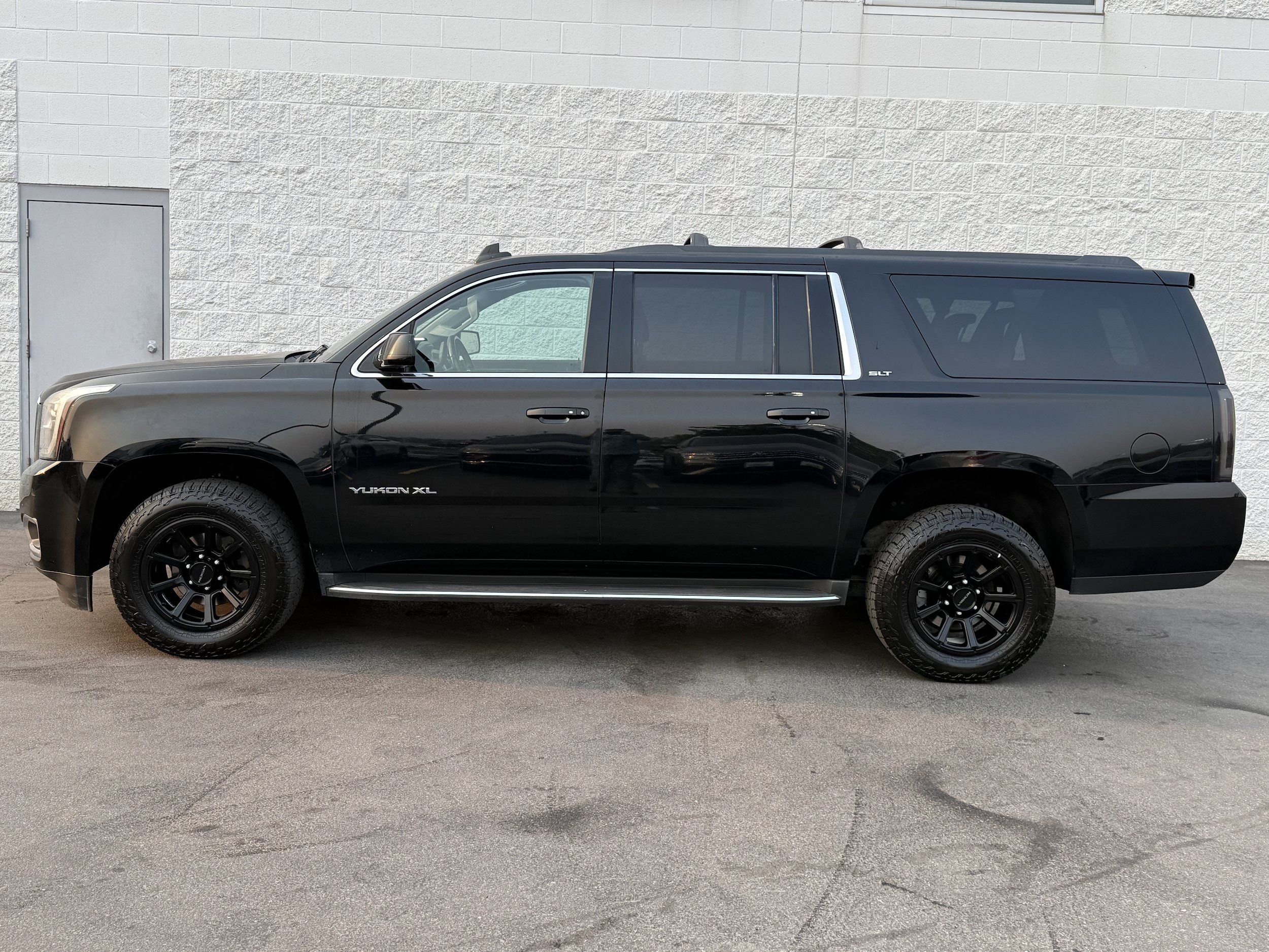 Used 2016 GMC Yukon XL SLT w/ Open Road Package AWD/4WD image 2