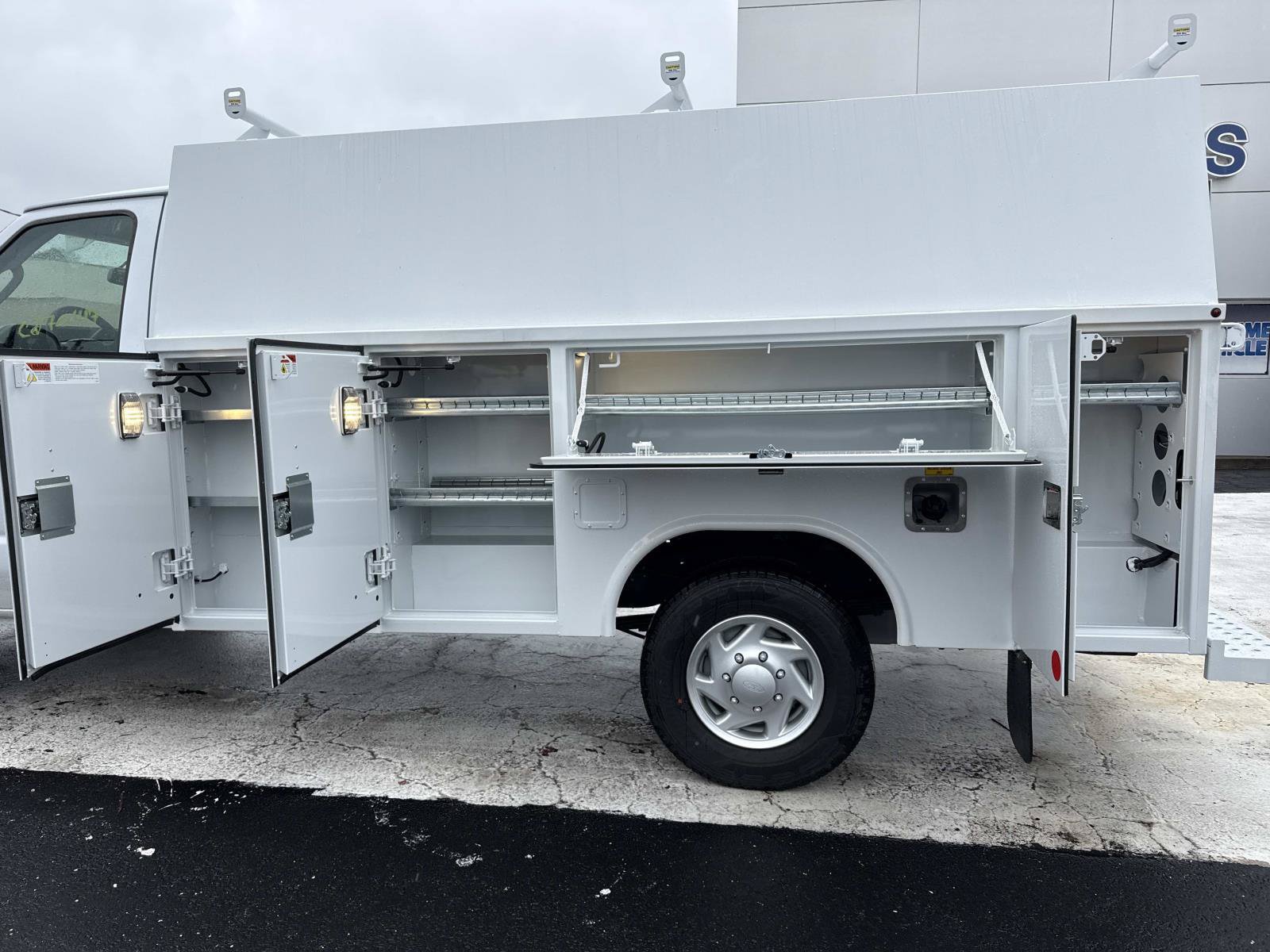 New 2027 Ford E-350 and Econoline 350 Super Duty w/ Power Equipment Group RWD image 11