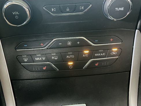 Used 2018 Ford Edge SEL w/ Equipment Group 201A FWD image 23