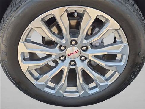 Used 2024 GMC Yukon XL Denali w/ Advanced Technology Package AWD/4WD image 26