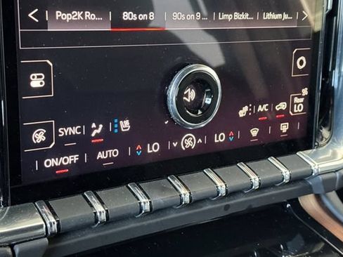Used 2025 GMC Yukon Denali AWD/4WD image 21