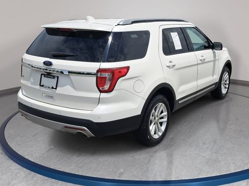 Used 2016 Ford Explorer XLT w/ Equipment Group 201A FWD image 5