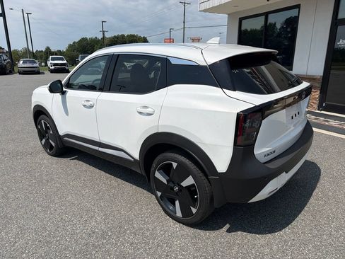 Used 2025 Nissan Kicks SR w/ Interior Electronics Package FWD image 7