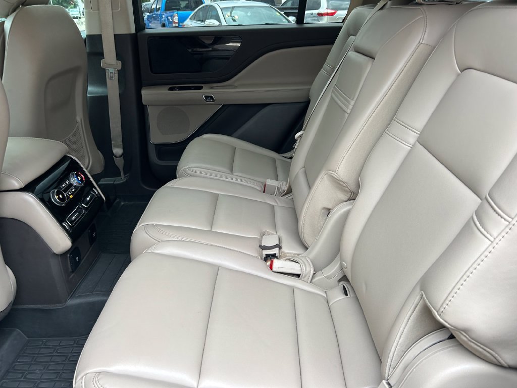 Used 2023 Lincoln Aviator AWD w/ Class IV Trailer Tow Package image 17
