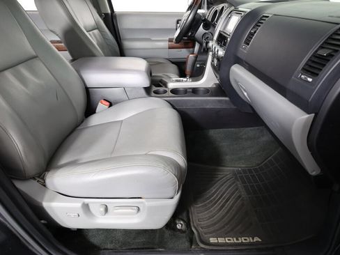 Used 2015 Toyota Sequoia Platinum AWD/4WD image 31