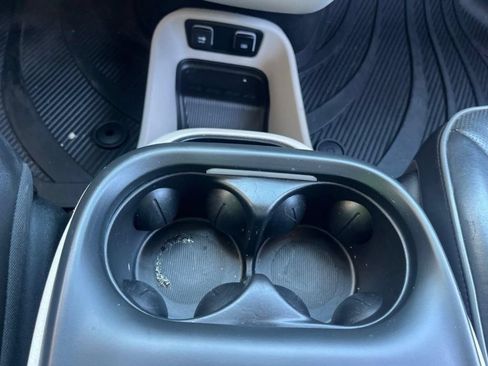 Used 2019 Chrysler Pacifica Limited FWD image 22