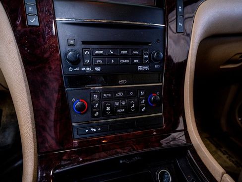 Used 2014 Cadillac Escalade Luxury image 43