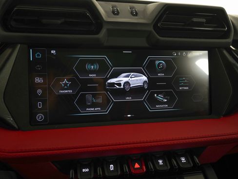 Used 2025 Lamborghini Urus SE image 24