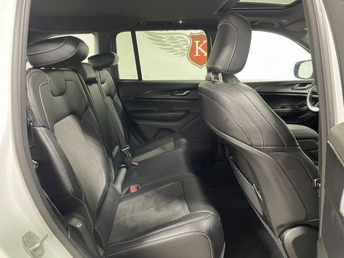 Used 2024 Jeep Grand Cherokee Altitude image 25
