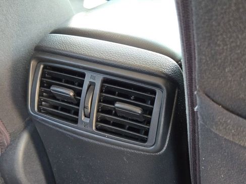 Used 2015 Nissan Rogue S AWD/4WD image 10