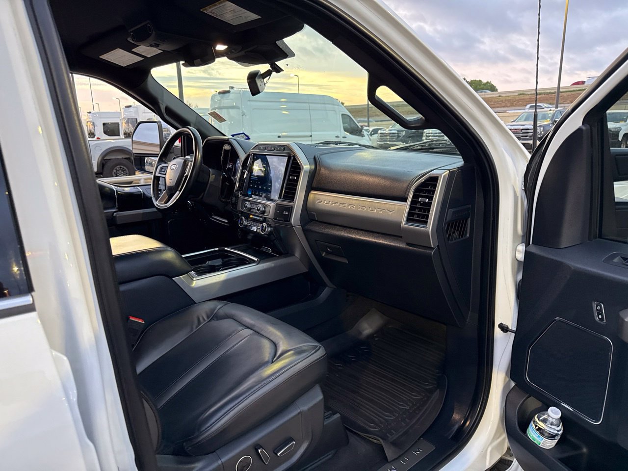 Used 2022 Ford F350 Platinum w/ FX4 Off-Road Package AWD/4WD image 14