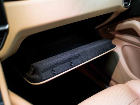 Used 2019 Porsche Cayenne image 64