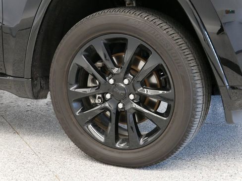 Certified 2022 Jeep Grand Cherokee Laredo X image 51