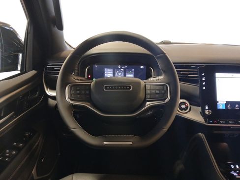 Used 2025 Jeep Wagoneer Series II image 12