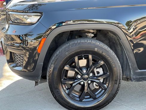 Used 2025 Jeep Grand Cherokee L Laredo AWD/4WD image 26