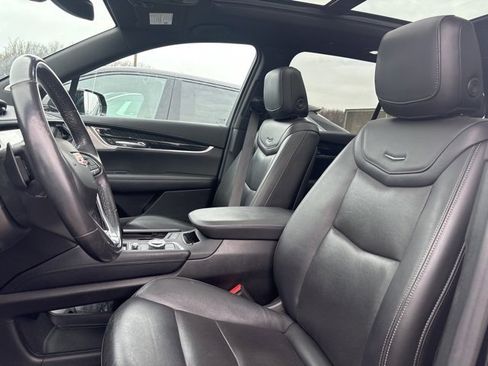 Used 2021 Cadillac XT6 Premium Luxury image 3