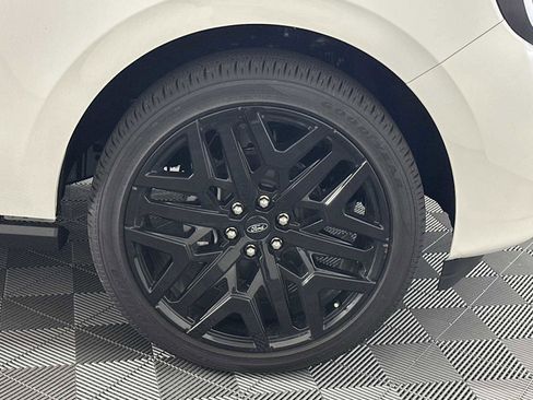 Used 2026 Ford Expedition Max Platinum w/ Stealth Performance Package image 14