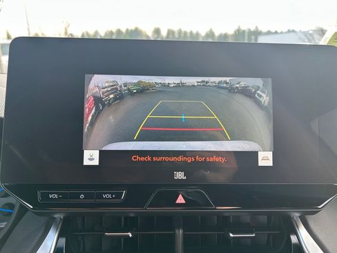 Used 2023 Toyota Venza XLE image 27