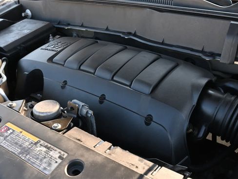 Used 2014 Chevrolet Traverse LT image 23