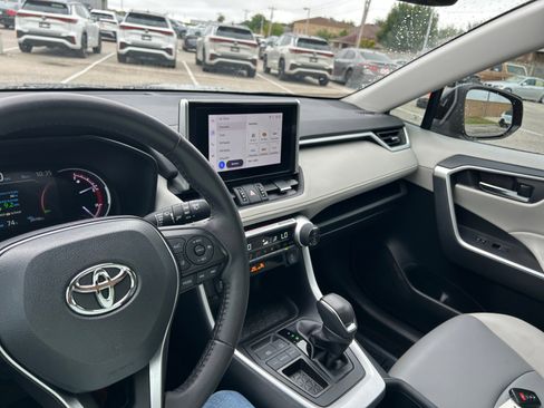 Used 2024 Toyota RAV4 XLE Premium FWD image 23