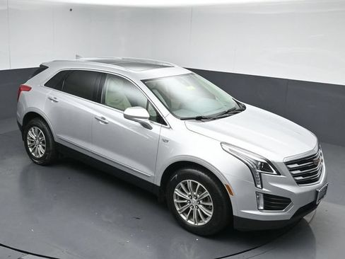 Used 2017 Cadillac XT5 Luxury w/ Driver Awareness Package AWD/4WD image 45