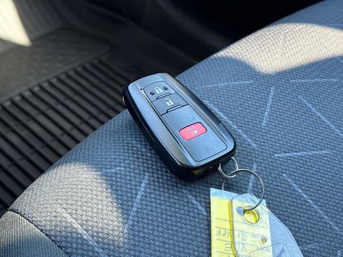 Used 2022 Toyota RAV4 XLE image 26