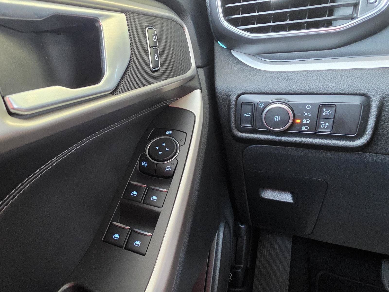 Used 2023 Ford Explorer XLT w/ Equipment Group 202A AWD/4WD image 24