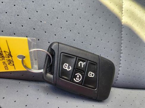 Used 2025 Volkswagen Jetta SE w/ Sunroof Package image 39