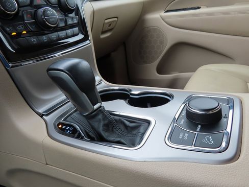 Certified 2019 Jeep Grand Cherokee Limited w/ Trailer Tow Group IV image 21