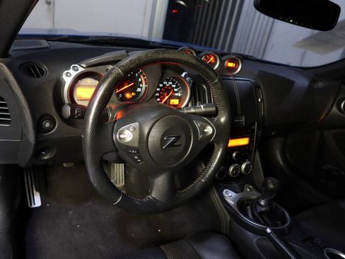 Used 2009 Nissan 370Z Touring w/ Sport Pkg image 18