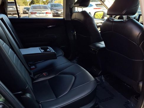 Used 2023 Toyota Highlander XLE image 21