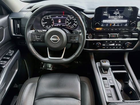 Used 2022 Nissan Pathfinder SL w/ SL Black Package FWD image 17