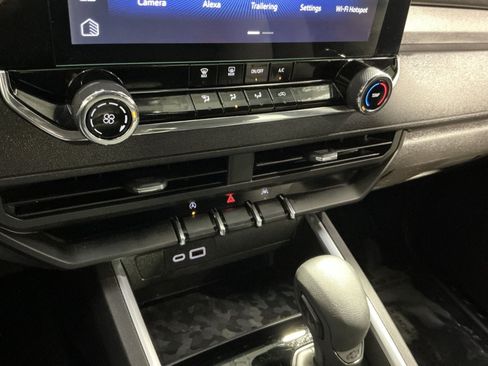 Used 2023 Chevrolet Colorado Trail Boss AWD/4WD image 21