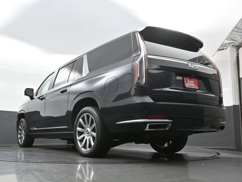 Used 2023 Cadillac Escalade ESV Premium Luxury Platinum AWD/4WD image 33