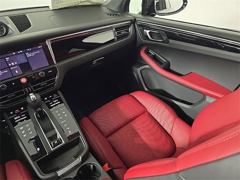 Certified 2025 Porsche Macan image 23