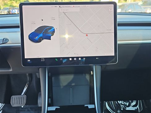 Used 2021 Tesla Model Y Long Range image 21