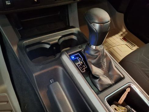 Used 2016 Toyota Tacoma TRD Sport image 23