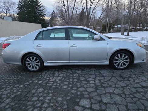 Used 2011 Toyota Avalon Limited image 4