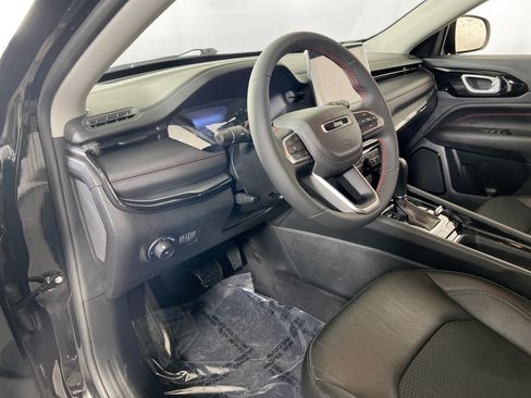 Used 2022 Jeep Compass Trailhawk AWD/4WD image 9