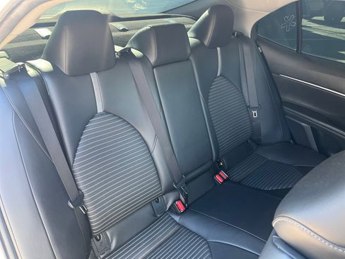 Used 2018 Toyota Camry SE image 18