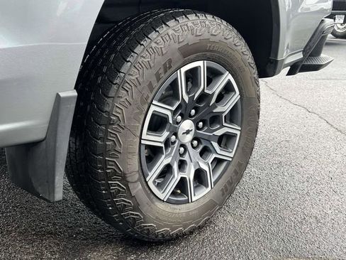 Used 2023 Chevrolet Colorado Z71 w/ Z71 Convenience Package 2 image 11