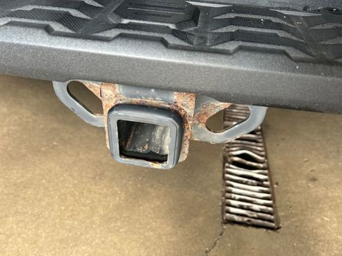 Used 2017 Toyota Tacoma TRD Sport w/ Tow Package (A/T) image 19