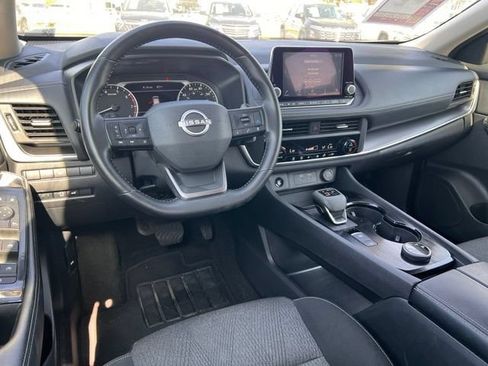 Used 2025 Nissan Rogue SV AWD/4WD image 13