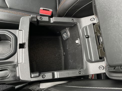 Used 2022 Jeep Gladiator Mojave w/ Auxiliary Switch Group image 33