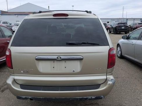 Used 2005 Chrysler Town & Country Touring w/ Leather Interior Group image 20
