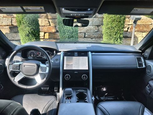 Certified 2025 Land Rover Discovery Metropolitan Edition AWD/4WD image 12
