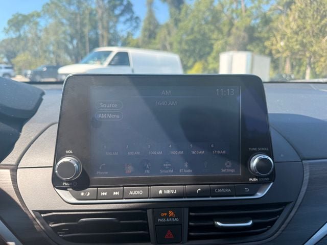 Used 2025 Nissan Altima 2.5 SV FWD image 4