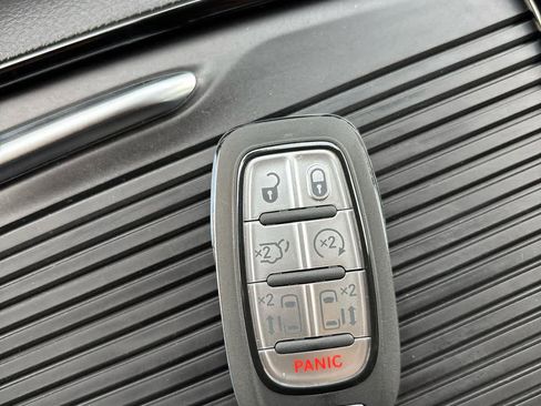 New 2026 Chrysler Pacifica Limited FWD image 28