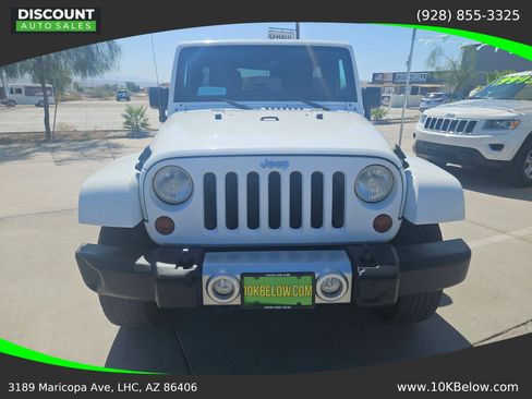 Used 2013 Jeep Wrangler Unlimited Sahara w/ Connectivity Group AWD/4WD image 2